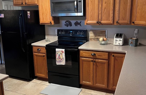Gulfport House | River House with 3 BR, sleeps 10, in Gulfport on the Biloxi River with boat dock