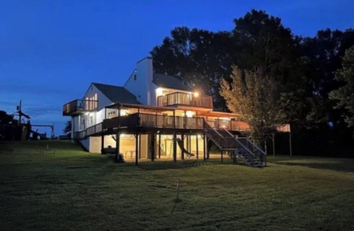 Columbus House | River House with dock & boat slip, perfect for Alabama & Mississippi game days