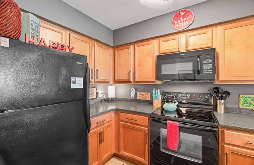 North Capitol Condo | Riverfront Downtown Nashville Condo/Walk to Broadway/2 King Suites/Free Parking