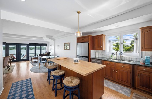 Toledo House | Riverside Calm, an entire house for you directly on the Maumee River.