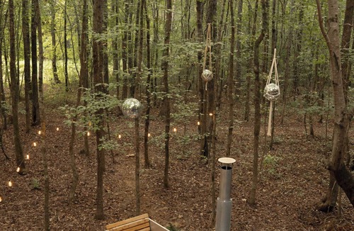 Crane Hill Cabin | Romantic secluded treehouse with hot tub, lake