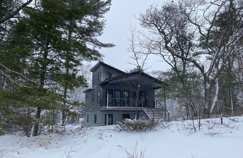 Whitefish Point House | Romantic Waterfront on Whitefish Bay -Lake Superior only 2 miles to Lighthouse