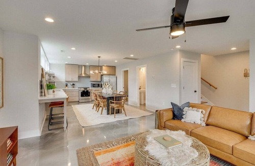East Nashville House | Rooftop Fire Pit ~ Bach Parties ~ Sleeps 24!