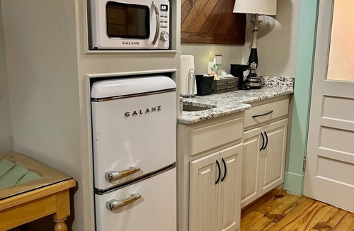 Carthage Hotel | Room 3 (sleeps 2) at Chipley's Squareview Inn