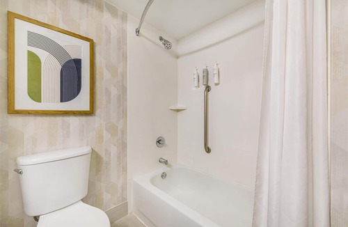 Huntsville Hotel | Room + Free Parking & Seasonal Pool | Discover Huntsville’s Local Attractions!