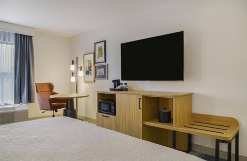 Huntsville Hotel | Room + Free Parking & Seasonal Pool | Discover Huntsville’s Local Attractions!
