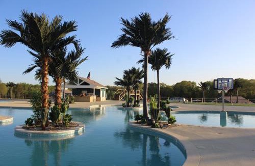 Oxford House | Roundabout Oxford RV & Water Resort