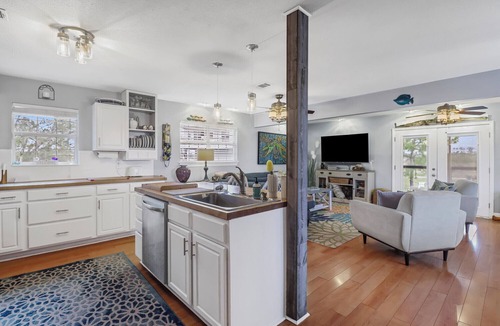 Shoreline Park House | Rustic Cajun Paradise Camp House with Waterfront 125ft dock!