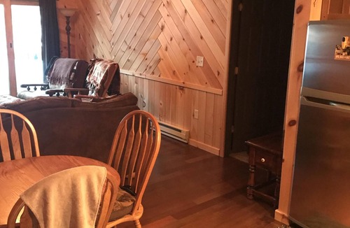 Escanaba Cottage | Rustic cottage on picturesque Little Bay de noc