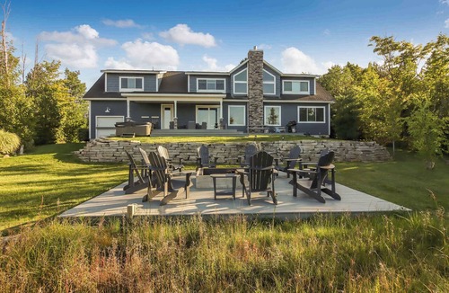 Maple City House | Sandy Beach near Sleeping Bear, Groups + Hot Tub
