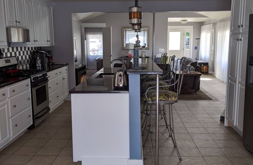 Saugatuck House | Saugatuck - Private Parking! Downtown! Entire House, Sleeps 6, Pets OK!