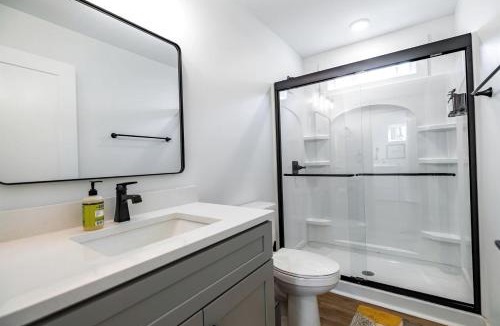 Monteagle House | Scenic Bluffside Tiny Home Retreat with Kid-Friendly Loft near South Cumberland in Monteagle, Tennessee