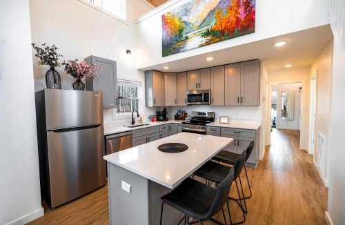 Monteagle House | Scenic Bluffside Tiny Home Retreat with Kid-Friendly Loft near South Cumberland in Monteagle, Tennessee