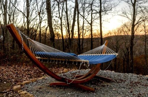 Monteagle House | Scenic Bluffside Tiny Home Retreat with Kid-Friendly Loft near South Cumberland in Monteagle, Tennessee