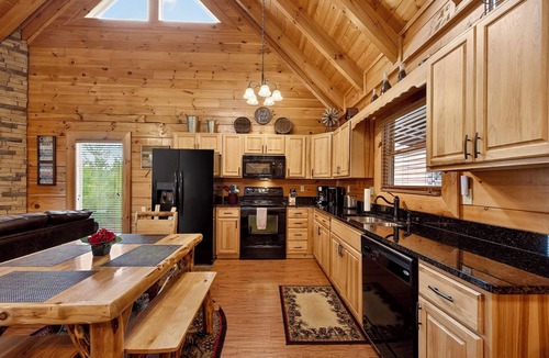 Sevierville Ski Chalet | Scenic View, King Bed, Hot Tub, Private Getaway