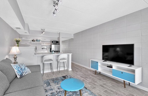 Navarre Beach Cottage | Sea Cottage: Steps to the Beach | Comes w Beach Cart and Two Chairs