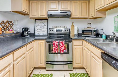Villa Sabine House | ‘Sea La Vie’ Condo: Pensacola Beach Access!