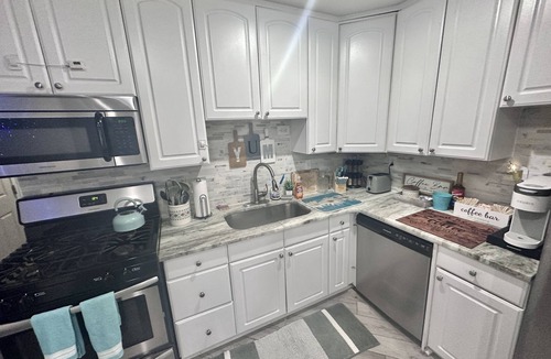 Clinton Township House | Seafarers Ranch by Lake St Clair! King bed w wifi+