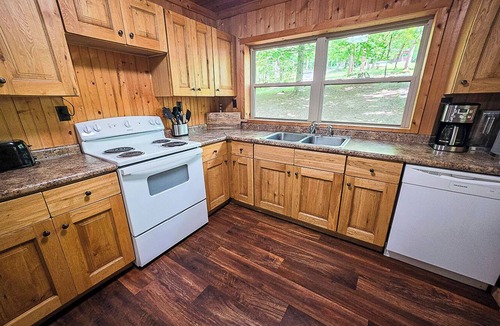 Jamestown House | Secluded 2BD with a loft; Cabin w/Hot Tub & River/Lake Access. Free use of two kayaks and one stand-up paddleboard.