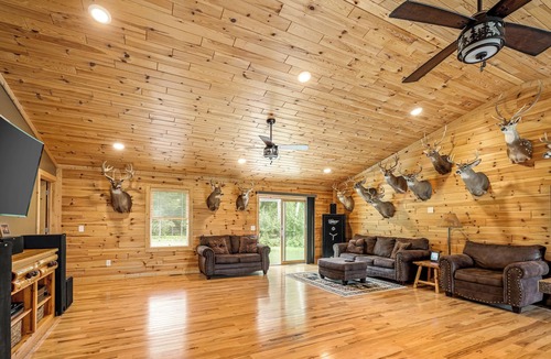 Mayfield House | 🦌 Secluded 2BDR Deer Haven near Horse Shows by the Bay ➠ 10000!