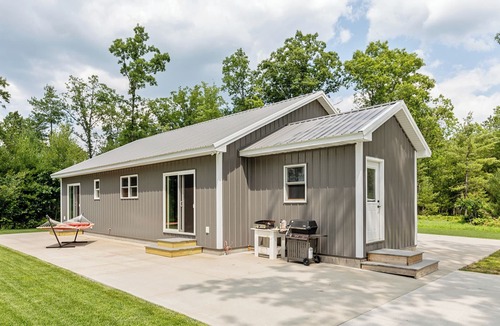 Mayfield House | 🦌 Secluded 2BDR Deer Haven near Horse Shows by the Bay ➠ 10000!
