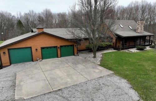 Gregory Cabin | Secluded 3400 Sq Ft Log Cabin Retreat with Modern Comforts & Screne Nature views
