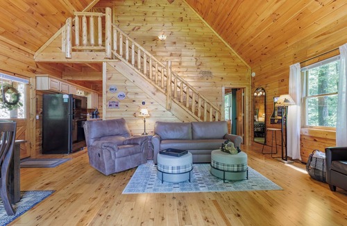 Black Bear Falls Cabin | Secluded Cabin with 2 En Suites & Hot Tub