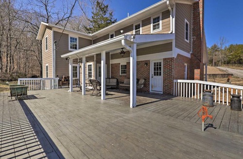 Falkville House | Secluded Getaway Home w/Trails + Waterfall!