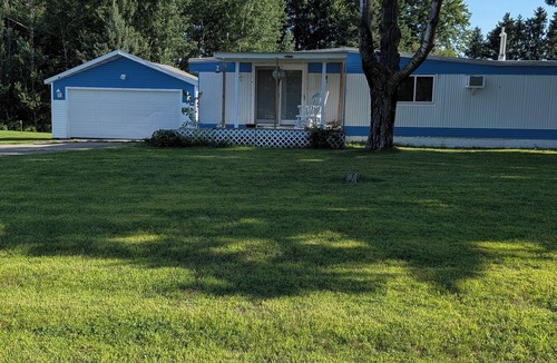 Hatley House | Secluded hideaway on 1 acre . Relax, hot tub, Wi-Fi. Pet friendly.
