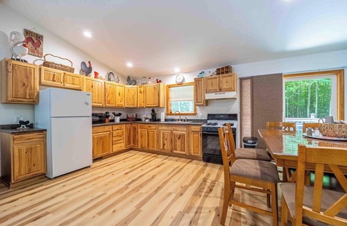 Cheboygan Cottage | Secluded Home in the woods near Black Lake, Onaway & Cheboygan