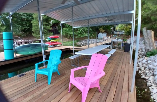 Goreville Ski Chalet | Secluded Lakefront, private dock, kayaks, paddle boards, couples/family retreat