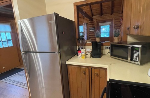 South Haven Cabin | Secluded Log Cabin with trail to North Point County Park to the beach.