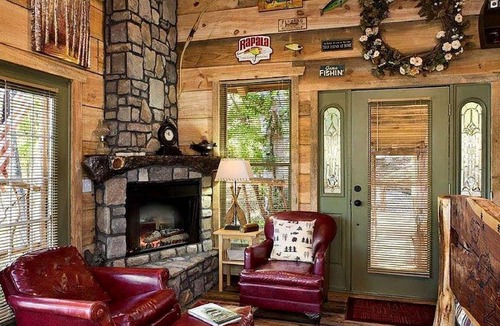 Jackson Cabin | Secluded Waterfront Tree House Rental with a 20-Acre Private Lake in Jackson, Georgia