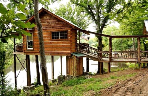 Jackson Cabin | Secluded Waterfront Tree House Rental with a 20-Acre Private Lake in Jackson, Georgia