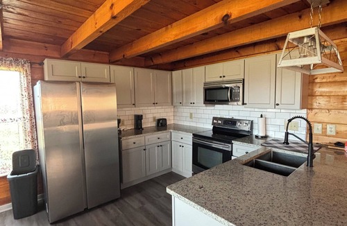 Wilder Cabin | Serene peaceful 2-bedroom cabin in charming Clarkrange/Jamestown