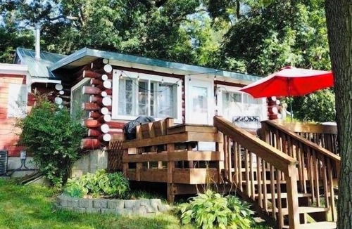 Shipshewana Cabin | Shipshewana, AmishCountry, 2 neighboring spaces. Sleeps up to 12.
