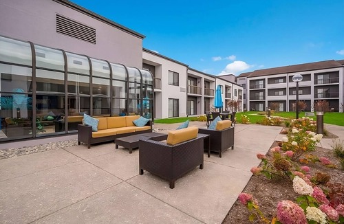 Auburn Hills Apartment | Short Distance From The Well Known Sites! 2 Lovely Units, Pool, Parking!