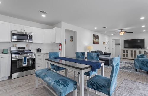 Gulfport House | SHORT WALK2BEACH,SUNSETS,FISHING,IslandView Casino, Aquarium, Jones Park, Harbor