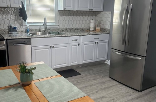 Perrysburg House | Silver Maple Cottage - 3 Bedrooms Newly Renovated!
