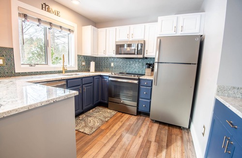 Boyne Falls Apartment | Ski-in/out | 652 Disciples Village Condo | Gas Fireplace | 5 BR | Sleeps 18!