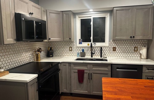 Brighton House | Ski Mt. Brighton! ~Rock n Roll House ~ Spacious! Hot Tub! Sleeps 12