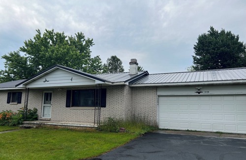 Cleon Township House | SKI - Snowmobile - Pet Friendly - trailer parking - 5 mins to Crystal - WIFI