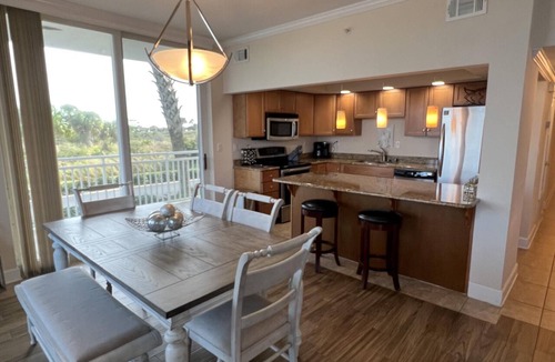 Ono Island Condo | Sleek & Stylish- Riverside