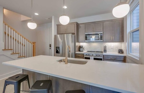 Greenwood House | Sleep 20 in 2 Side-by-Side East Nashville Homes | Smart TVs, Workspaces And Fast WiFi, 2 Garages And Full Kitchens, Walk to Mas Tacos, 10 Min To Broadway, 24 Hr Hospitality