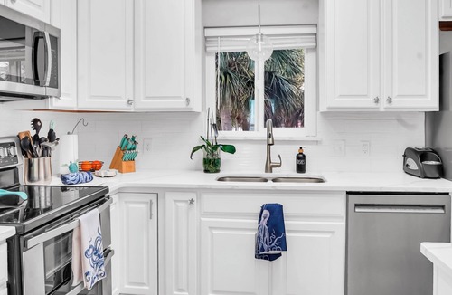 Navarre Beach House | Sleeps 10 with 8 beds! 2 minute walk to the Bay! Gulf access half a block away.