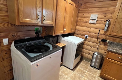 Bakerton Cabin | Sleeps 12 spacious CABIN on Cumberland River. Boat Launch, Boating and Fishing.