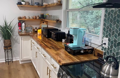 Candler-McAfee House | Sleeps 6 Upscale 2BR/2BA Retreat near Mercedes-Benz Stadium & Major international sporting event
