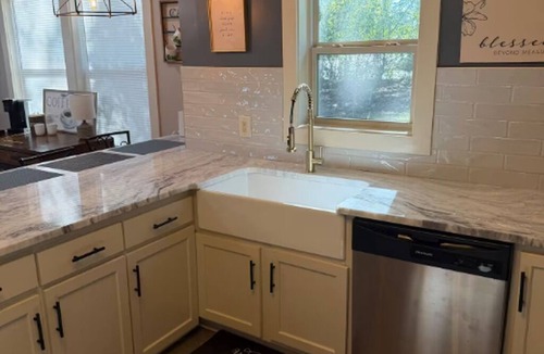 Guntersville House | Small Cozy home just down the road from downtown Guntersville!