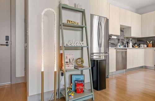 Home Park Apartment | Sophisticated Midtown Apartment w/Gym and Pool