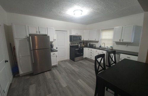 Northeast South Bend House | Sorin St House - Short walk to Notre Dame Campus